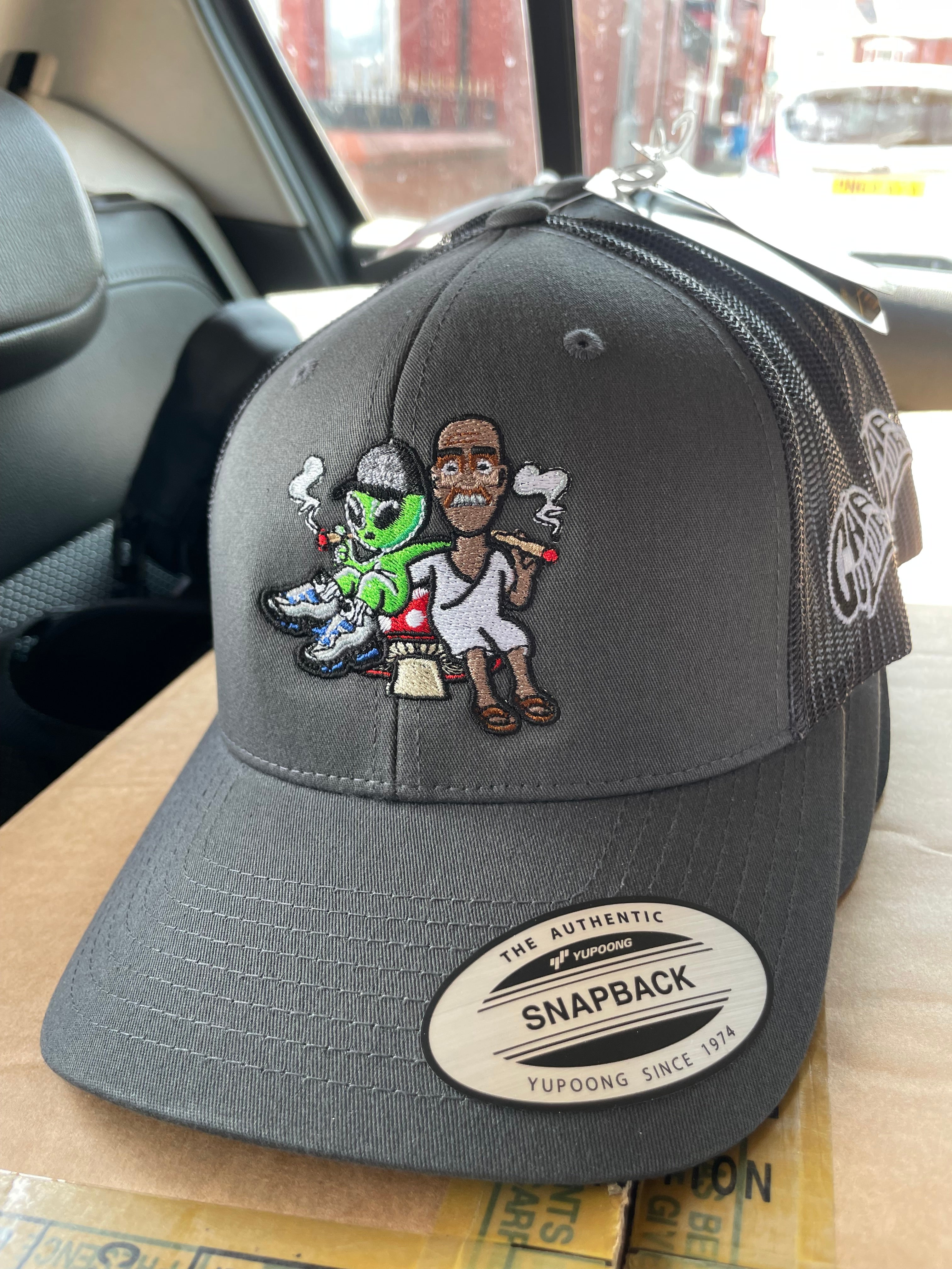 Ghandi X alien - GREY