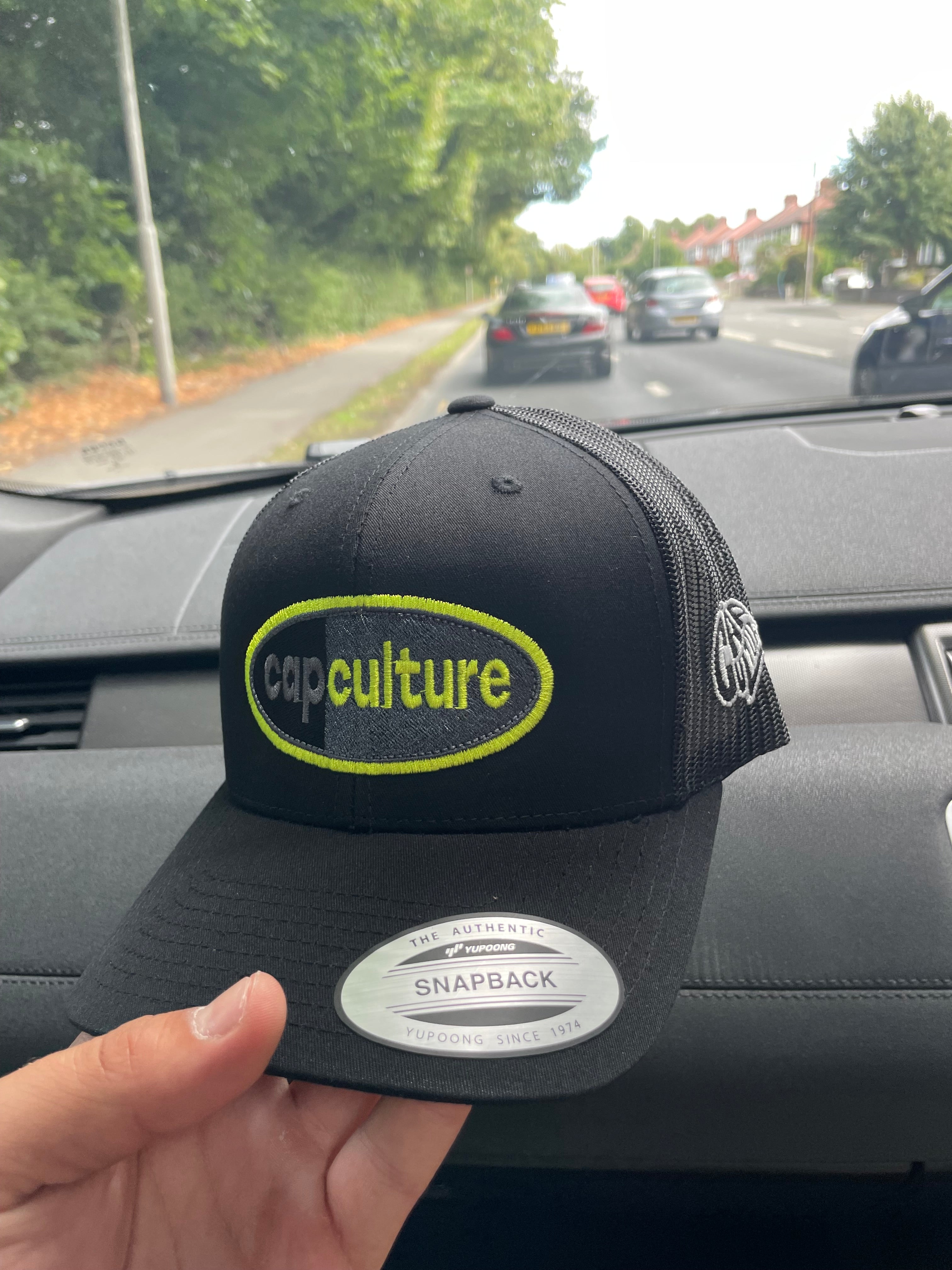 CC Logo - BLACK/NEON